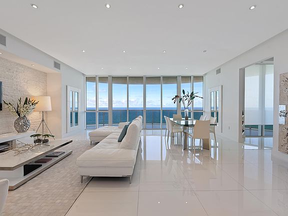 5th image of 15901 Collins Ave APT 1401