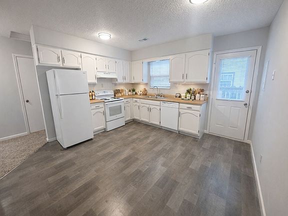 5th image of 100 E Brasfield St #3