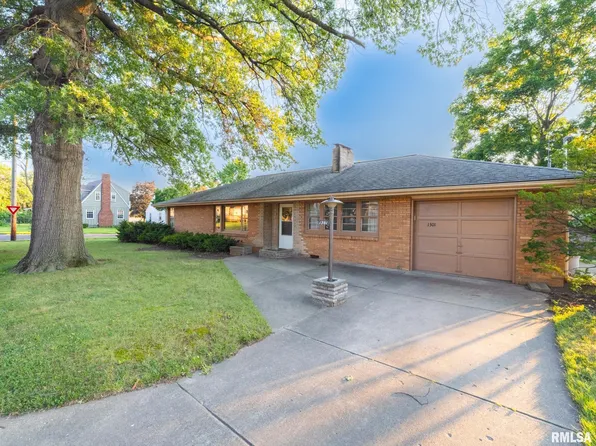 1301 N 10th St, Pekin, IL 61554
