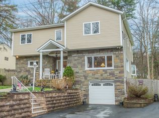 77 Oakwood Dr, Ringwood, NJ 07456