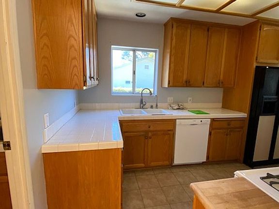 5th image of 2239 Poinsettia Dr