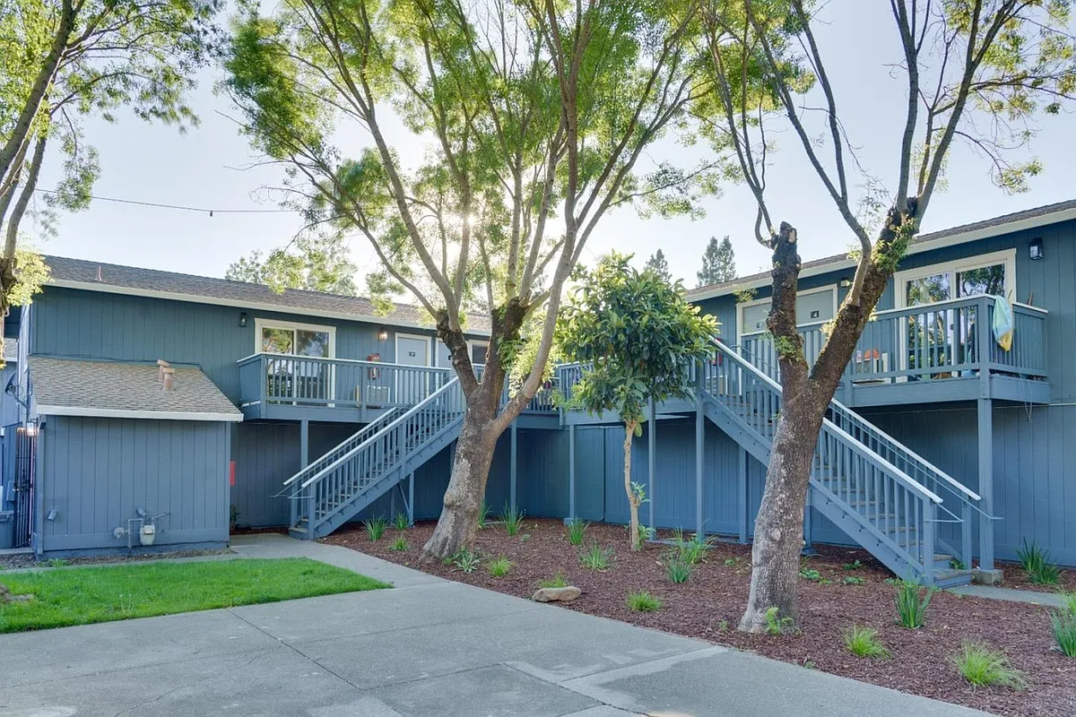 Building Photo - 647 Dutton Ave