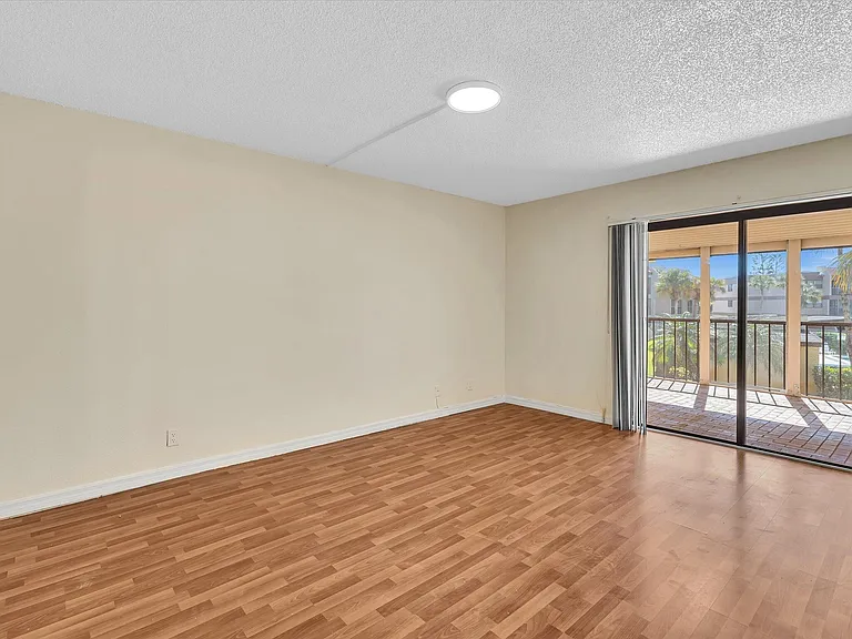 220 Lakeview Dr #210 — Photo 26