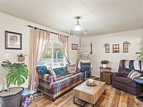 5th image of 32 Pleasant Dr