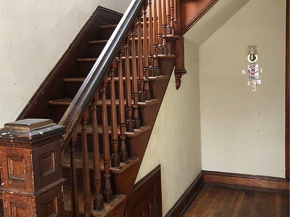 5th image of 58 Maple Street