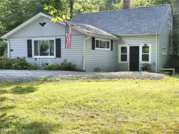 10115 Infirmary Rd, Mantua, OH 44255