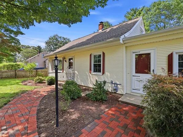 11 Grenier Dr, Westfield, MA 01085