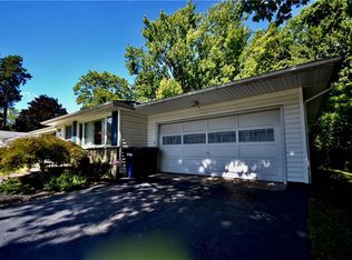 32 Coronado Dr, Irondequoit, NY 14617