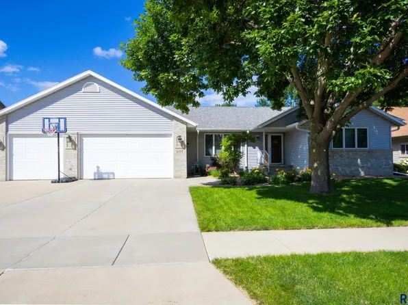 608 N Sandberg Dr, Sioux Falls, SD 57110