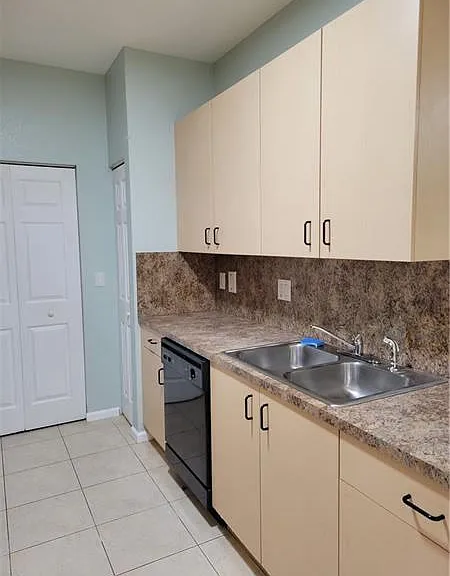 3569 Forest Hill Blvd #117 — Photo 5