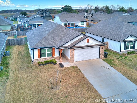 3rd image of 8763 S 256th East Ave
