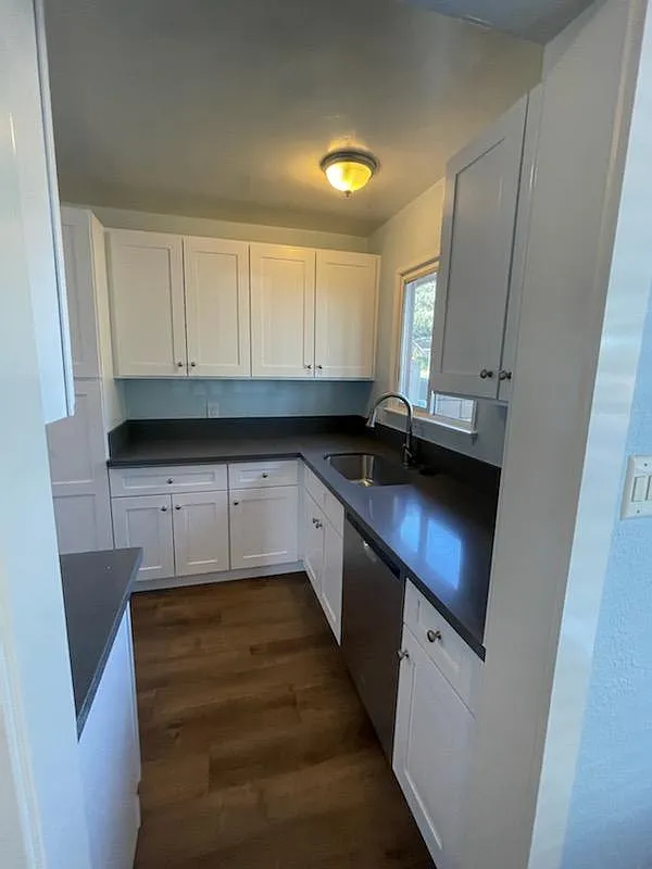 3 bed, 1102 sqft, $3,200 — Photo 2