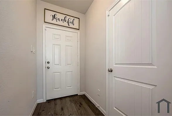 3 bed, 1302 sqft, $1,850 — Photo 2