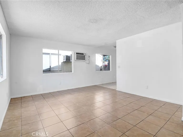 4039 Lorraine Dr #5 — Photo 6