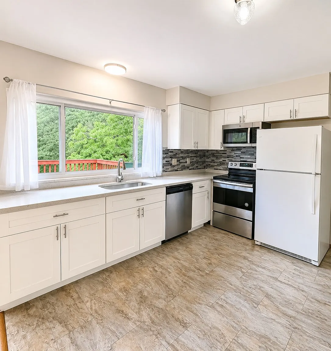 3 bed, 1310 sqft, $1,945 — Photo 4