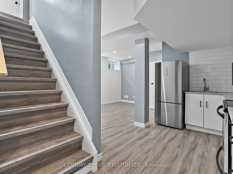 89 Liberty St S — Photo 8