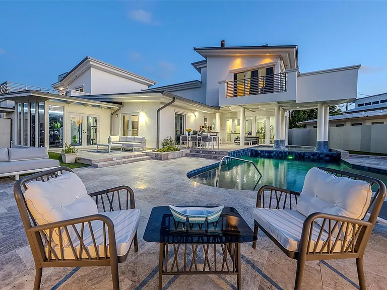2523 Castilla Isle — Photo 9