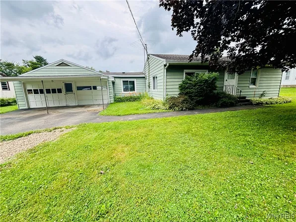 7829 Pine St, Franklinville, NY 14737