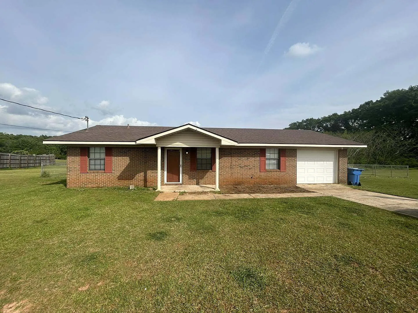 3 bed, 2.0 bath, 1107 sqft, $1,400 — Photo 1
