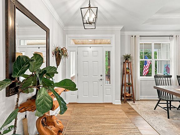 3rd image of 512 Longleaf Drive