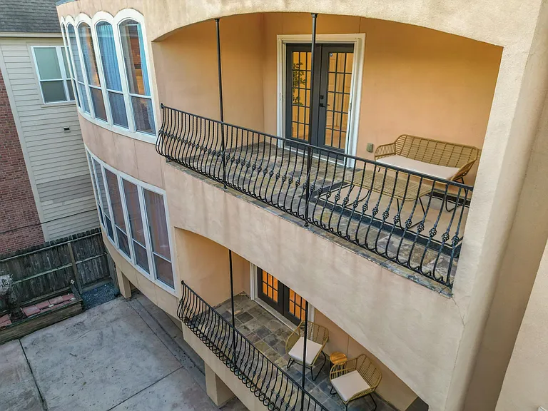 3010 Chenevert St — Photo 39