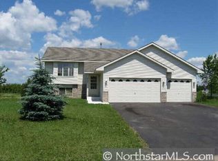 935 Iris Ct, Cambridge, MN 55008