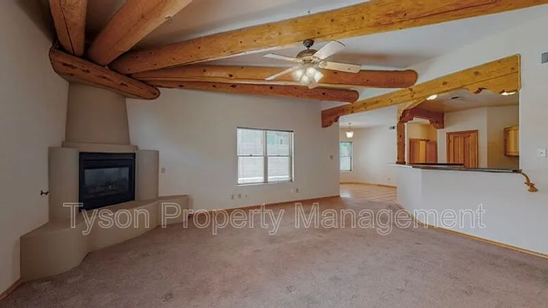 3 bed, 2.0 bath, 1945 sqft, $2,050 — Photo 4