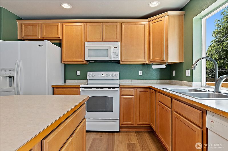 5th image of 8412 205th Street Ct E