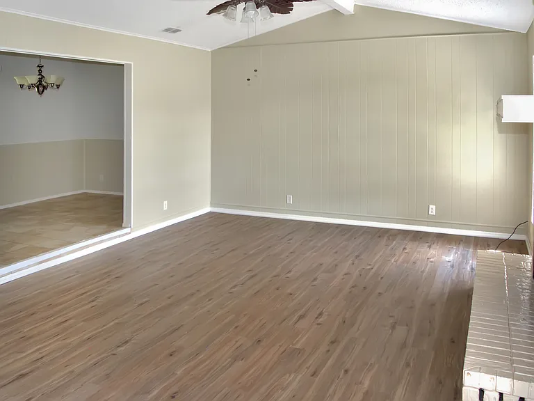 1524 Timber Creek Dr — Photo 2