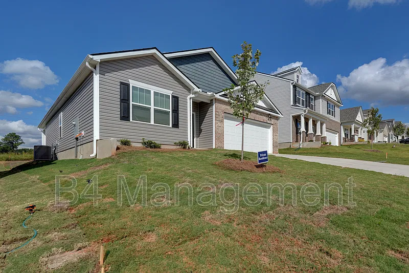 4 bed, 2.0 bath, 1764 sqft, $2,300 — Photo 3
