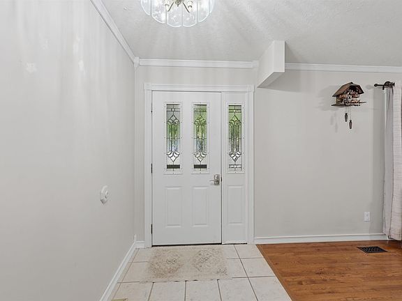 3rd image of 2518 SW Arrowhead Rd