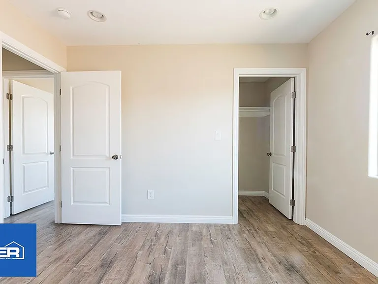 2722 E Cincinnati St — Photo 17