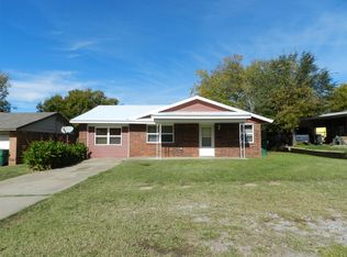 215 W Kansas St, Walters, OK 73572
