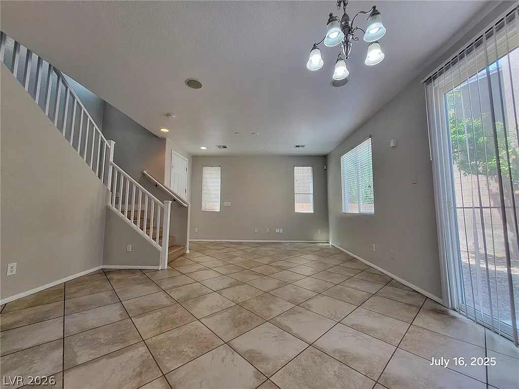 3 bed, 2.5 bath, 1523 sqft, $1,895 — Photo 3