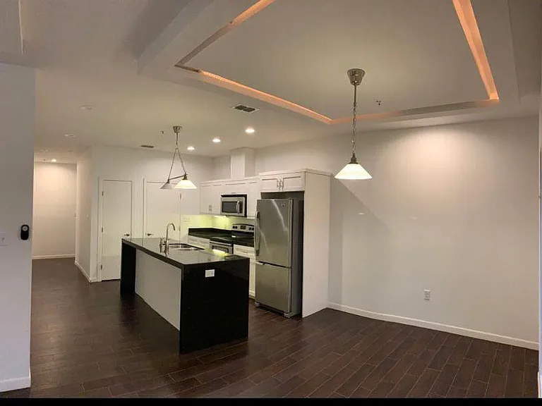 611 Continental Dr #4 — Photo 3
