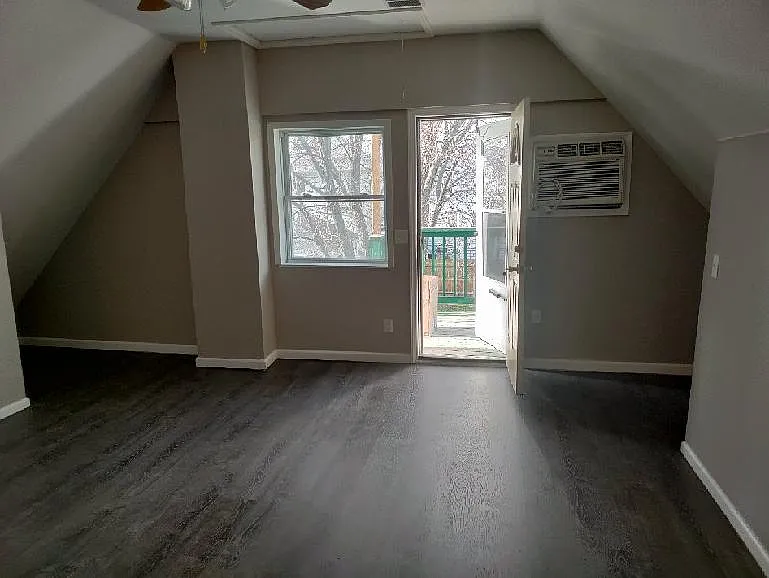1 bed, 1000 sqft, $1,200 — Photo 2