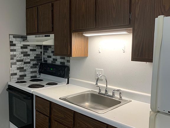 4th image of 5 Dana Ct APT 23