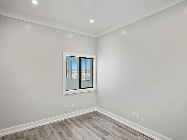 1104 Broadway Ave #7 — Photo 11