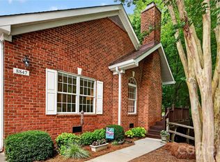8847 Grand Oak Dr, Charlotte, NC 28277