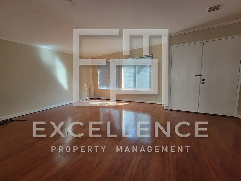 1143 Cooper River Dr — Photo 3