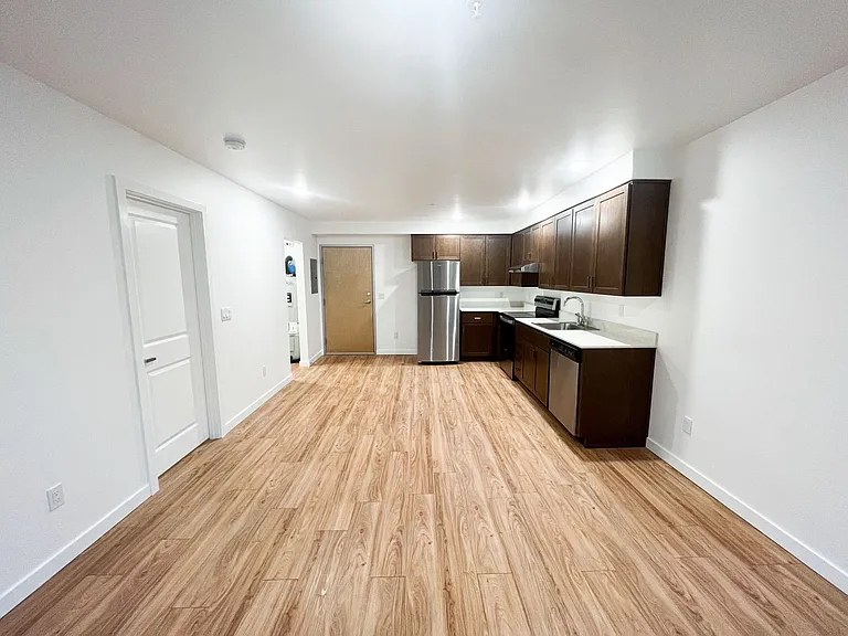 Leeward Apartments — Photo 31