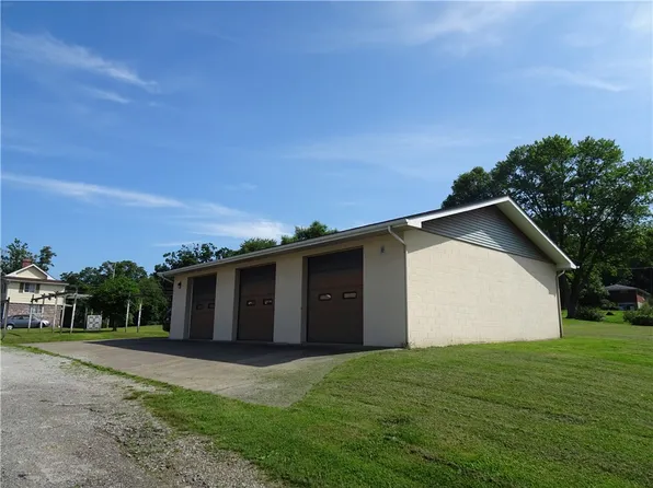 371 Walnut Ave, Hunker, PA 15639