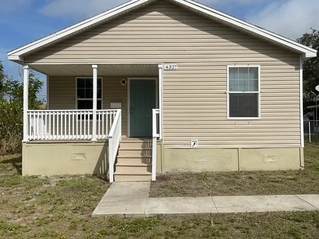 4 bed, 1248 sqft, $2,300 — Photo 1