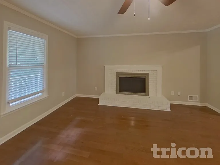 245 Bentley Way — Photo 2