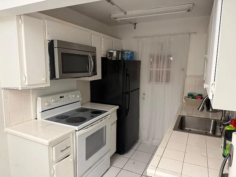2420 Diana Dr #302 — Photo 12