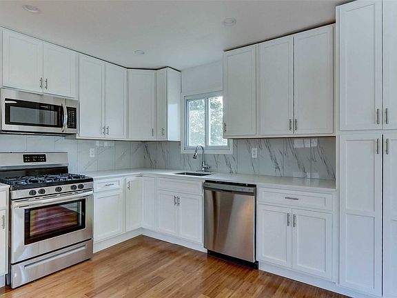 4th image of 28 Nathalie Ave