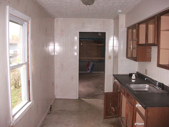 3rd image of 2259 Lexington Ave