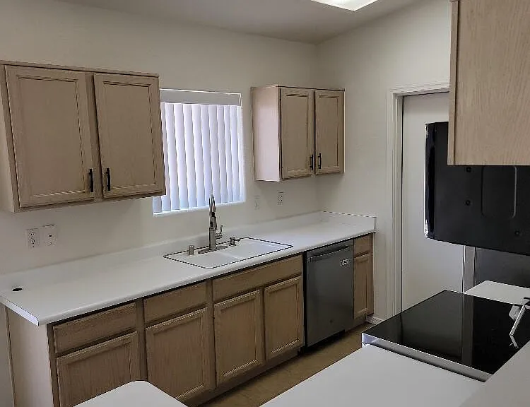 830 Falcon Dr — Photo 8
