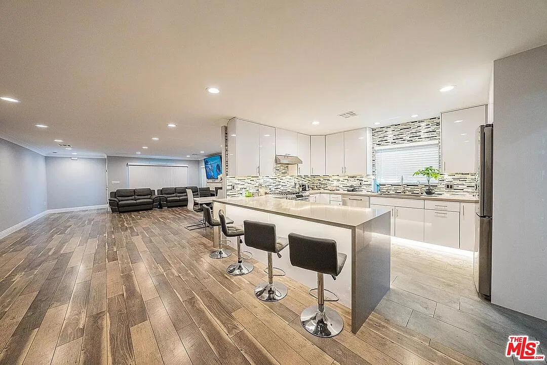 3 bed, 2.0 bath, 1576 sqft, $4,350 — Photo 1