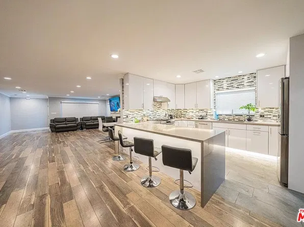 7001 Mammoth Ave, Van Nuys, CA 91405